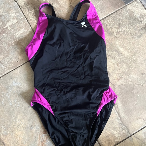 Tyr competitive swimsuit size 38 like new - Picture 1 of 2